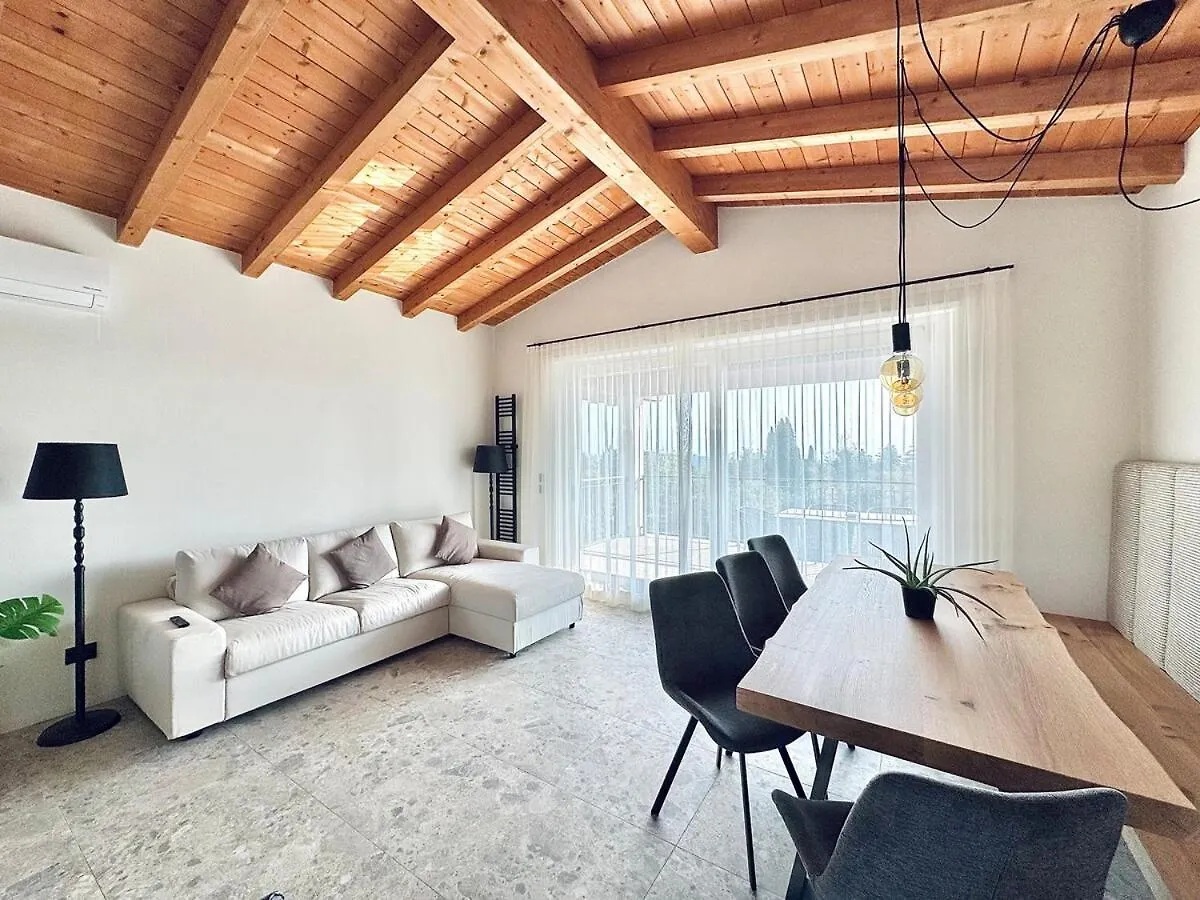 Villa Essenza Barcuzzi 0*,  イタリア